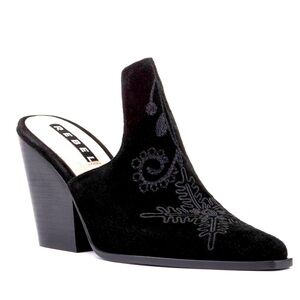 NWOB Rebel Wilson, Rhythm and Blues AVA Chunky Heel Mule Sz 8W in Black Suede